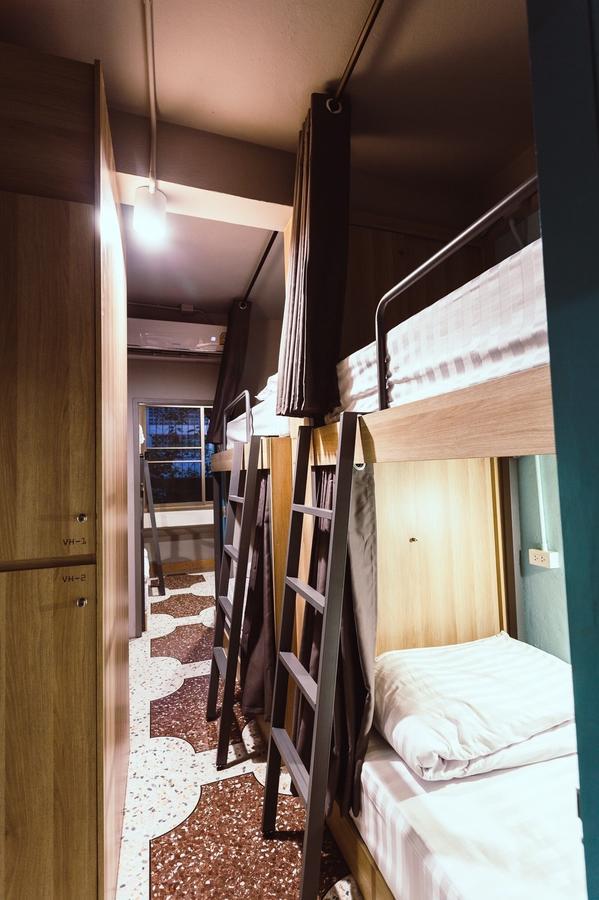 Stash Hostel Bangkok Buitenkant foto